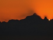 77 Ultima luce del sole che cala dietro il Monviso